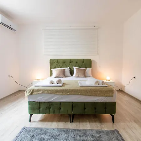 Apartman Aviora - Next To The Old Town *