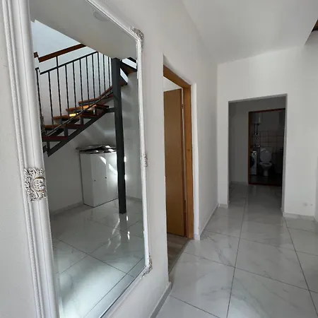 Aviora - Next To The Old Town Apartman *