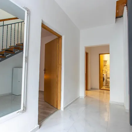 Apartman Aviora - Next To The Old Town *